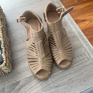 Nude peep-toe booties